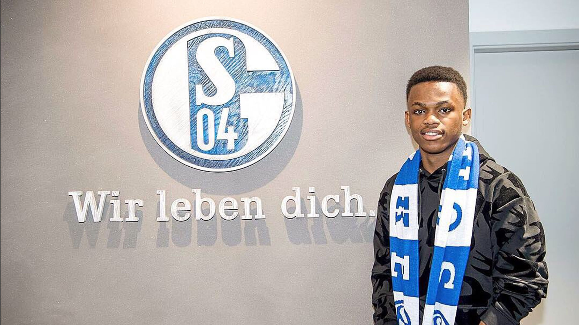 库尔图瓦：如果让我和托普里亚格斗，我估计只能撑10秒