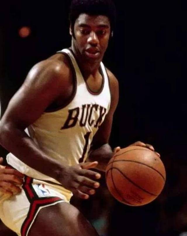 库尔图瓦：如果让我和托普里亚格斗，我估计只能撑10秒