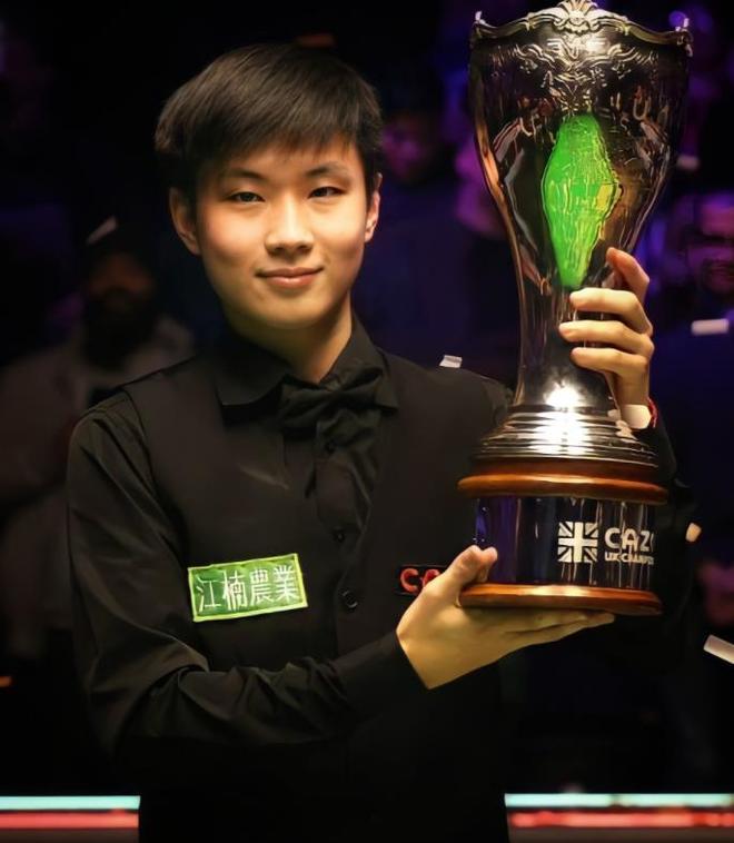 足球队和支 足球队和支