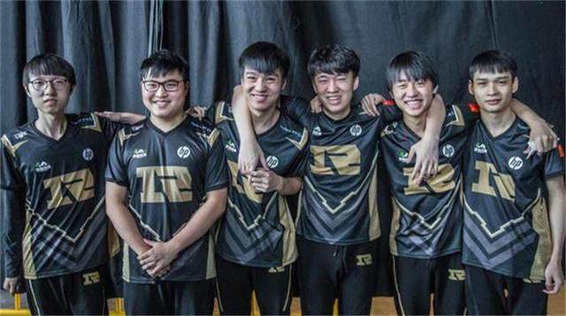 足球队和支 足球队和支