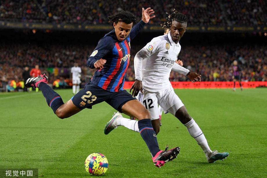 边路队友的 边路队友的