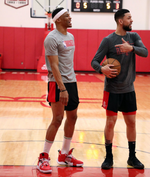 边锋内收 边锋内收